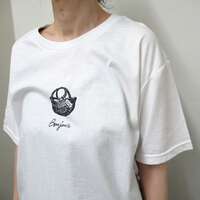 【ANGE IN DISGUISE】提籃圖案印花T恤 白色 ｜ANGE IN DISGUISE プリントTシャツ "バスケット"