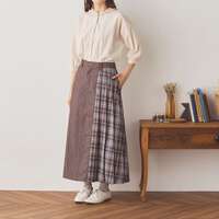 聚酯嫘縈丹寧格紋拼接單側打褶傘襬長裙 衣長86cm cloudnine｜デニム×チェック柄アソートプリーツ入りフレアスカート