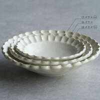 KANEKO KOHYO 小花瓣紋瓷器小碗 圓潤水果沙拉碗 13cm 日本製｜【カネコ小兵】リンカココ13ボウル