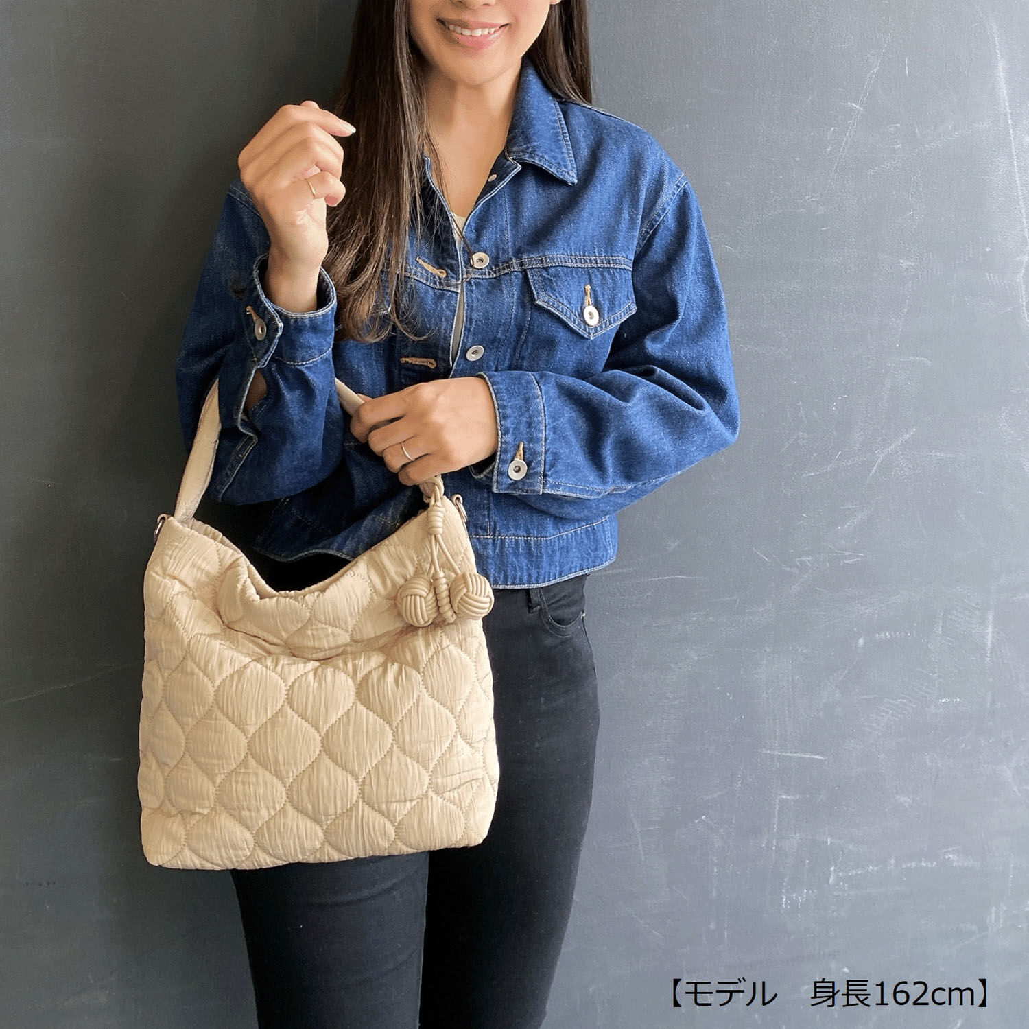 洋蔥絎縫 2WAY肩背包 毛球流蘇 輕量200g 黑米卡其｜オニオンキルト玉タッセル付き2WAYバッグ