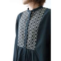 先染棉麻嫘縈育克古典配色刺繡前開長版上衣 衣長68cm cloudnine｜先染め綿麻レーヨン配色刺繍入りチュニック