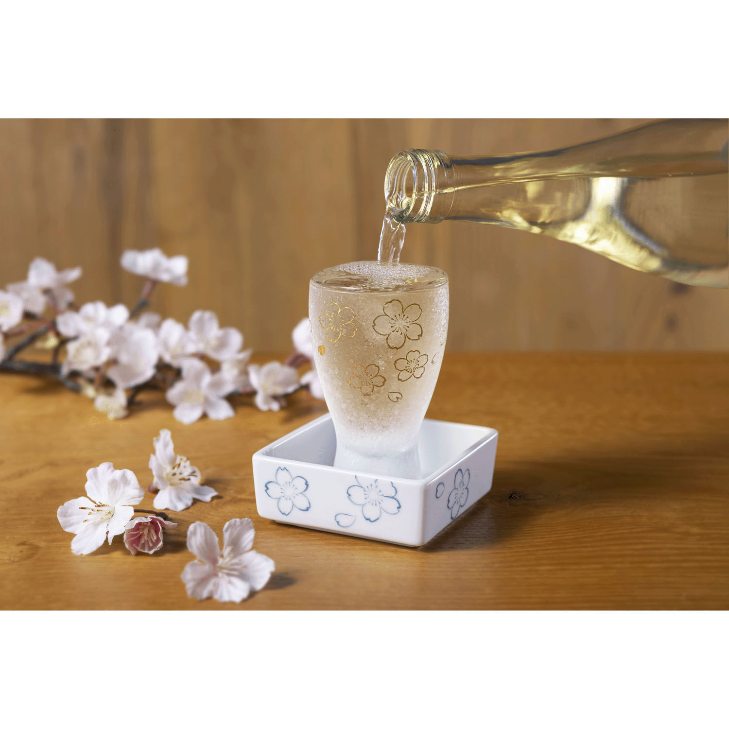 美濃燒染付小碟×玻璃酒杯 櫻花紋溢杯酒器組 100ml 附盒 日本製|プレミアム桜こぼし酒