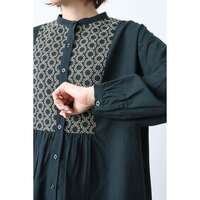 先染棉麻嫘縈育克古典配色刺繡前開長版上衣 衣長68cm cloudnine｜先染め綿麻レーヨン配色刺繍入りチュニック
