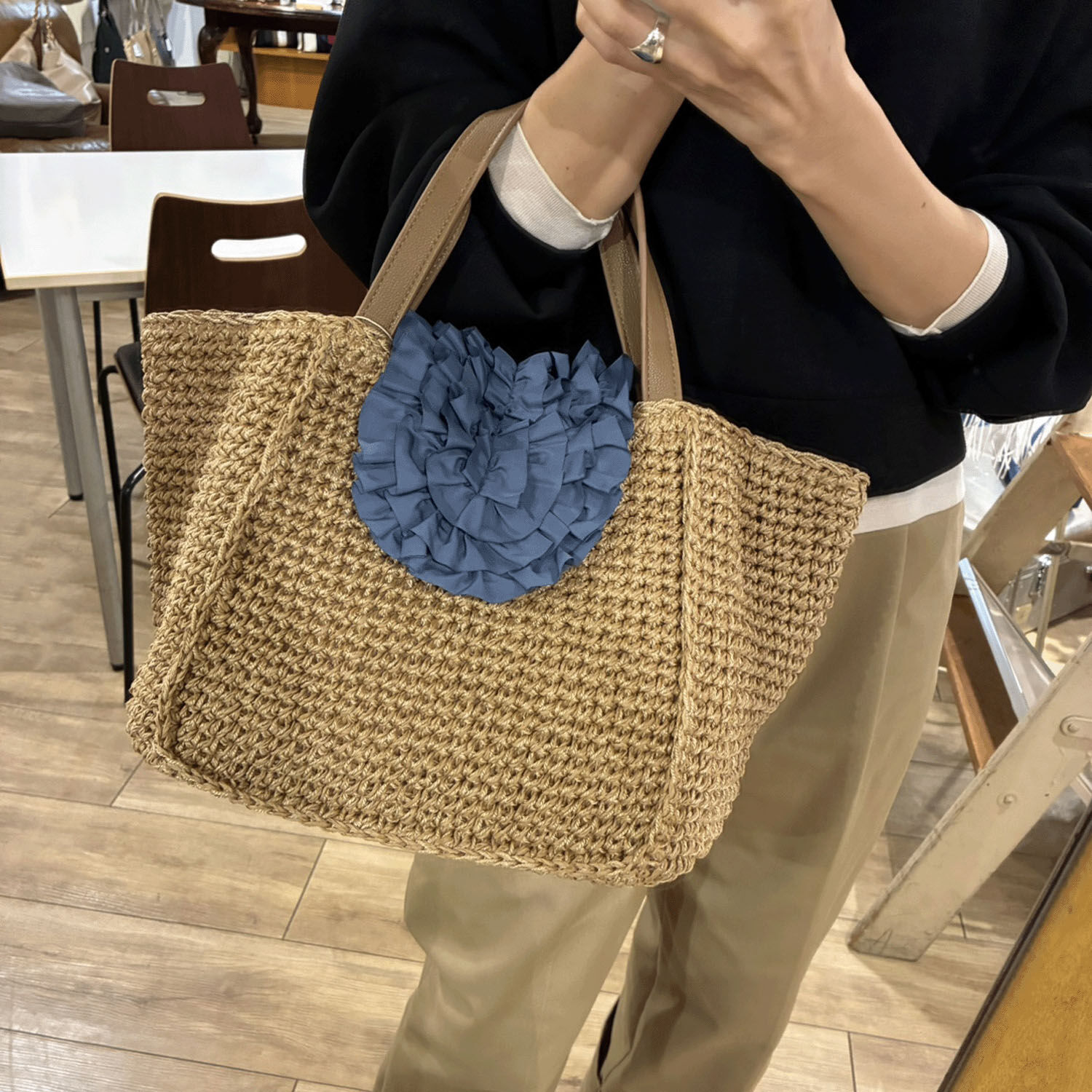 荷葉邊翻蓋 鉤織方形托特包 A4橫放 3色【cachecache】｜cachecache フリルフラップスクエアトート