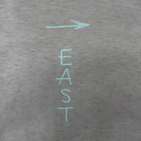 【DAYS】EAST 標誌印花T恤 日本製 ｜DAYS ロゴTシャツ "EAST"