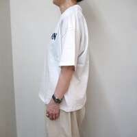 【ALL HOURS】MID TOWN 印花T恤 白色 日本製 ｜ALL HOURS プリントTシャツ "MID TOWN"