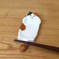 貓咪筷架小碟二合一 三花貓 肚子裝醬料尾巴架筷 陶器｜猫の箸置き小皿 みけ