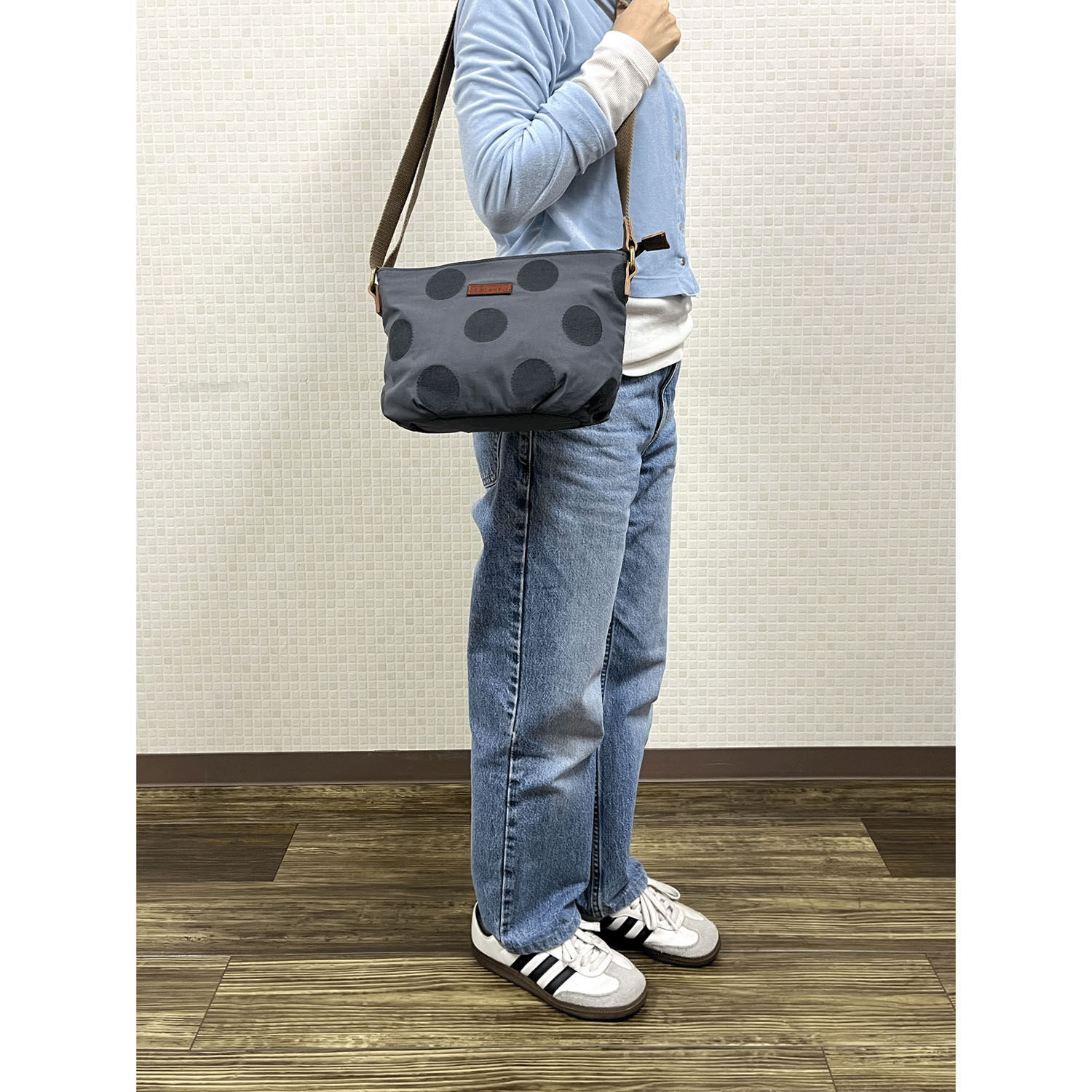 圓點刺繡橫式肩背包 棉尼龍 附牛皮吊飾【toleur】｜toleur ドット刺繍横型ショルダーバッグ