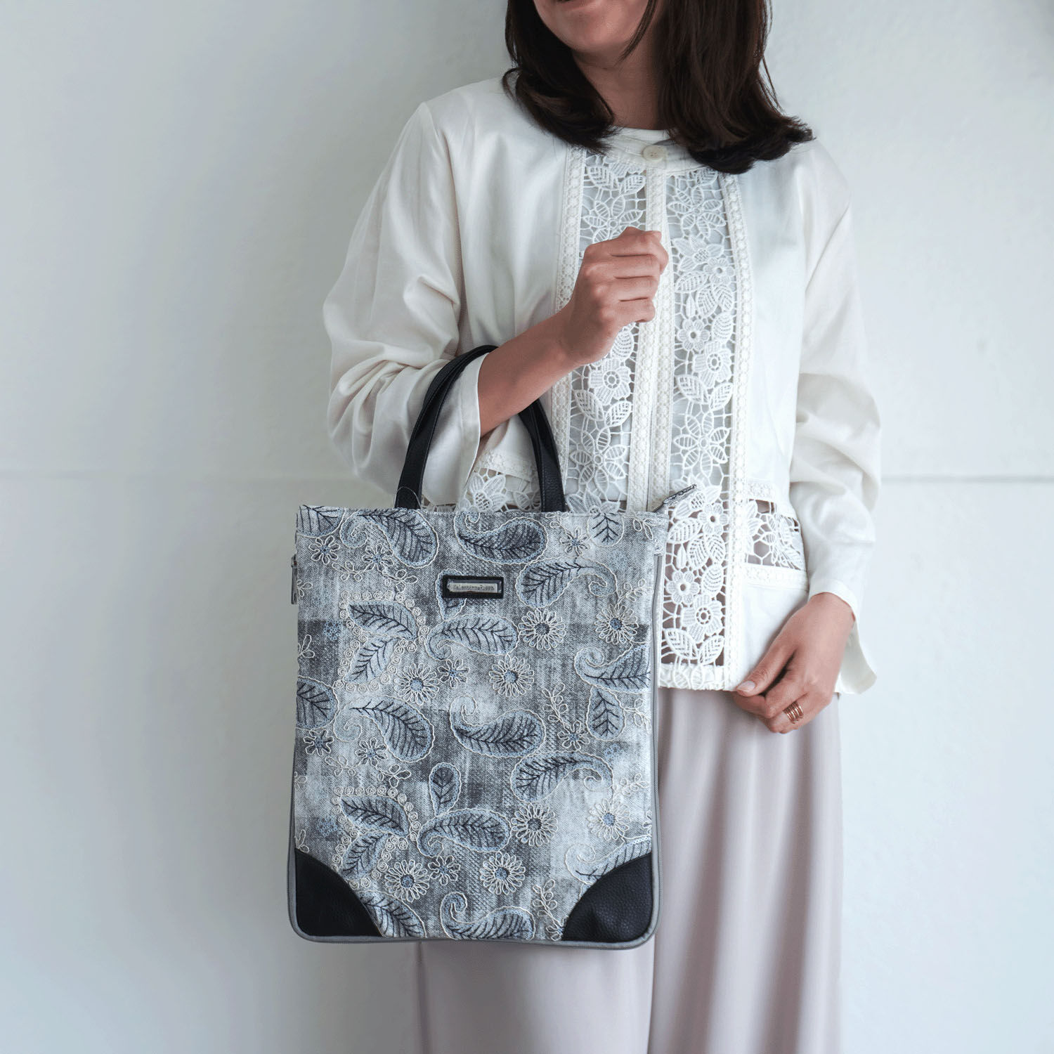 變形蟲刺繡亮片直式手提包 A4可放 可擴充側寬 3色｜ペイズリー柄刺繍A4拡張縦型バッグ